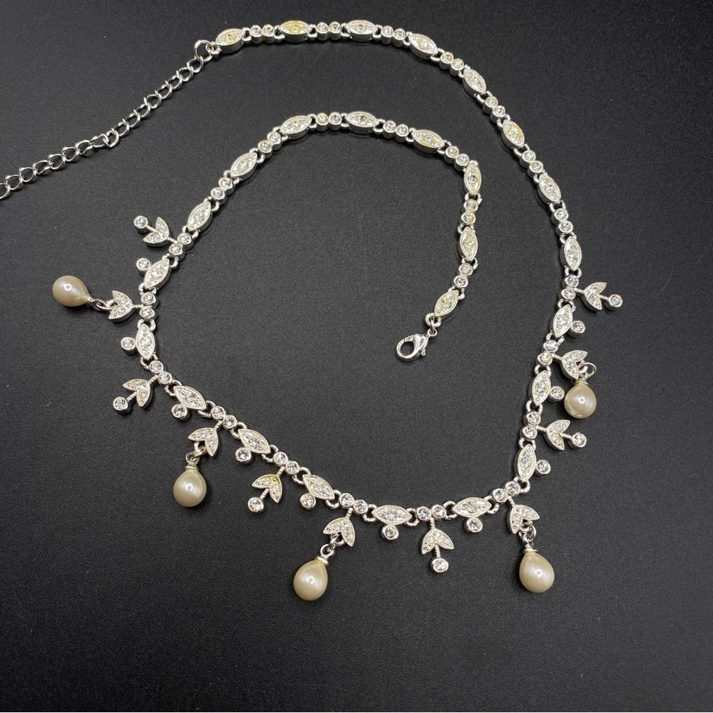 Silver Tone Imitation Pearls Rhinestones Stunning Fancy Formal Necklace - Picture 3 of 11